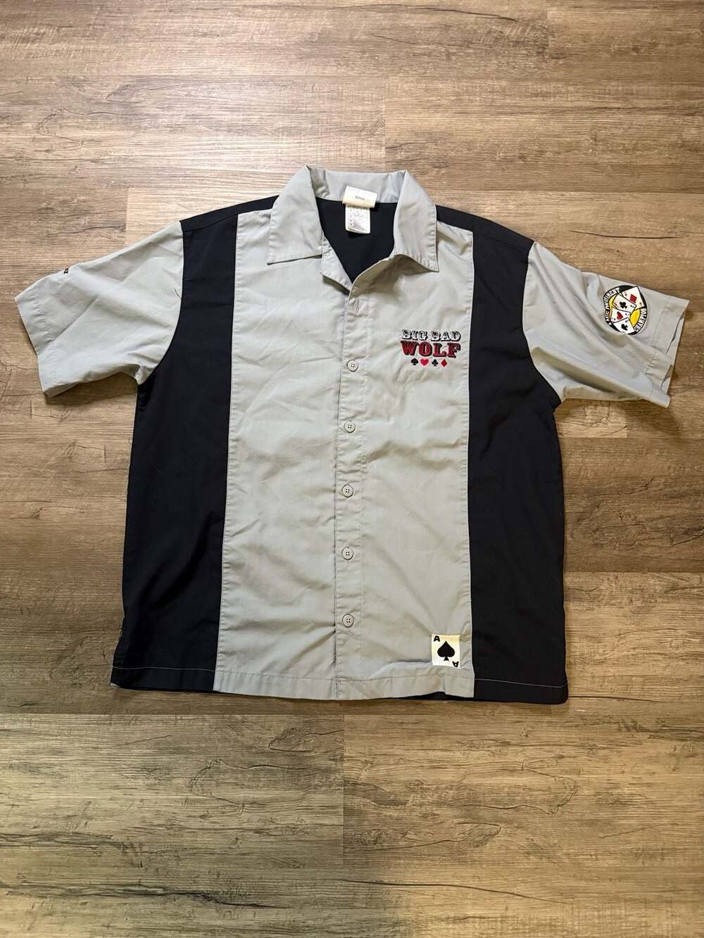 Disneyland Resort Big Bad Wolf Poker Bowling Shirt Size M Black Gray